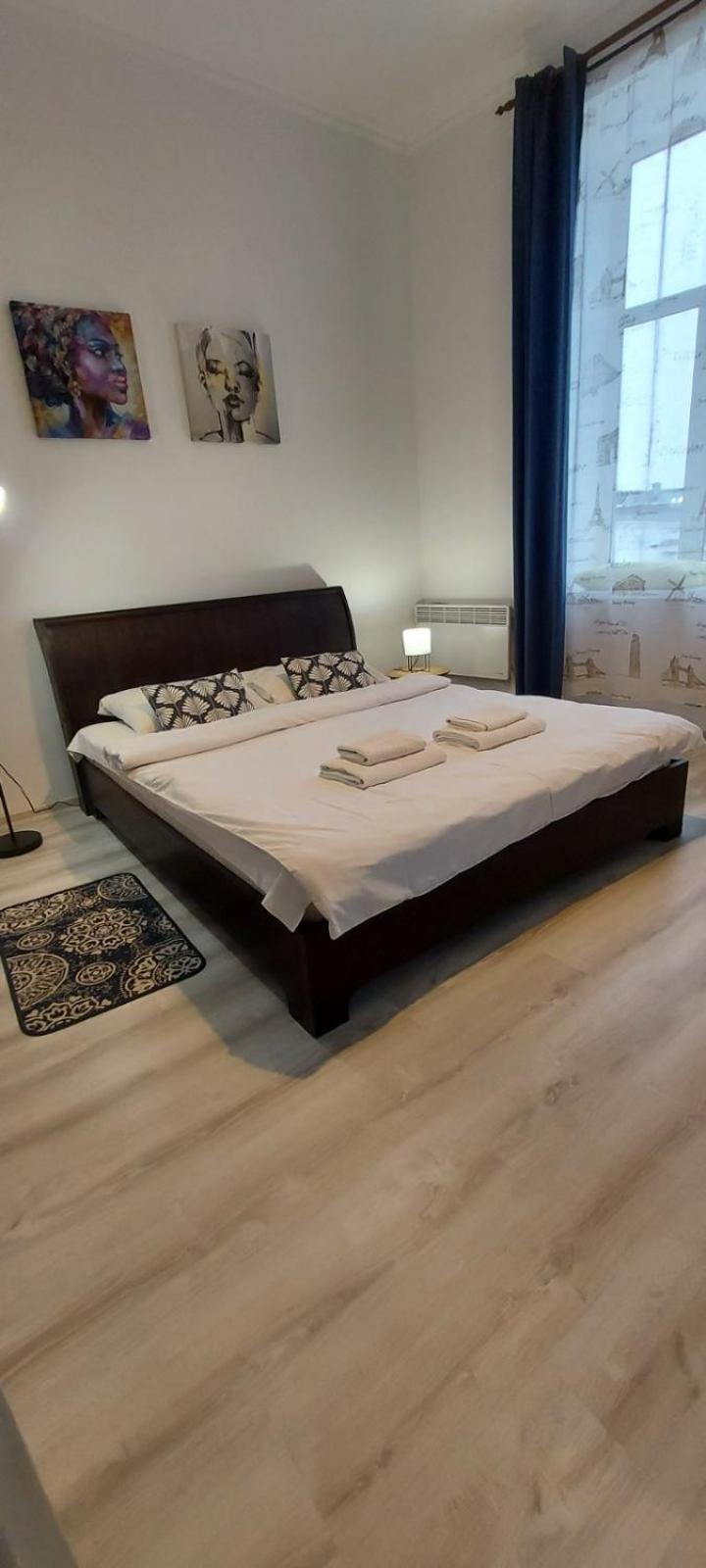White Rooms On City Center ลวีฟ ภายนอก รูปภาพ